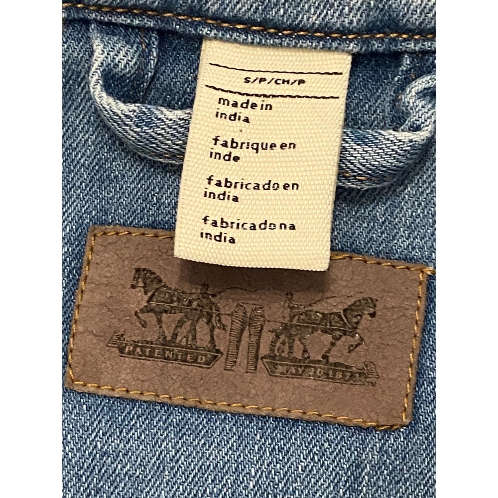 Levi's Women's Classic Trucker Denim Jacket Size S Light Wash Blue 70240-0045 - Picture 4 of 7